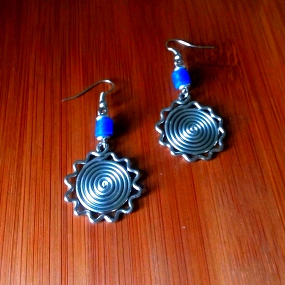 No Brand Jewelry - 1PR Beautiful Kenyan Silver Sun Earrings Set.